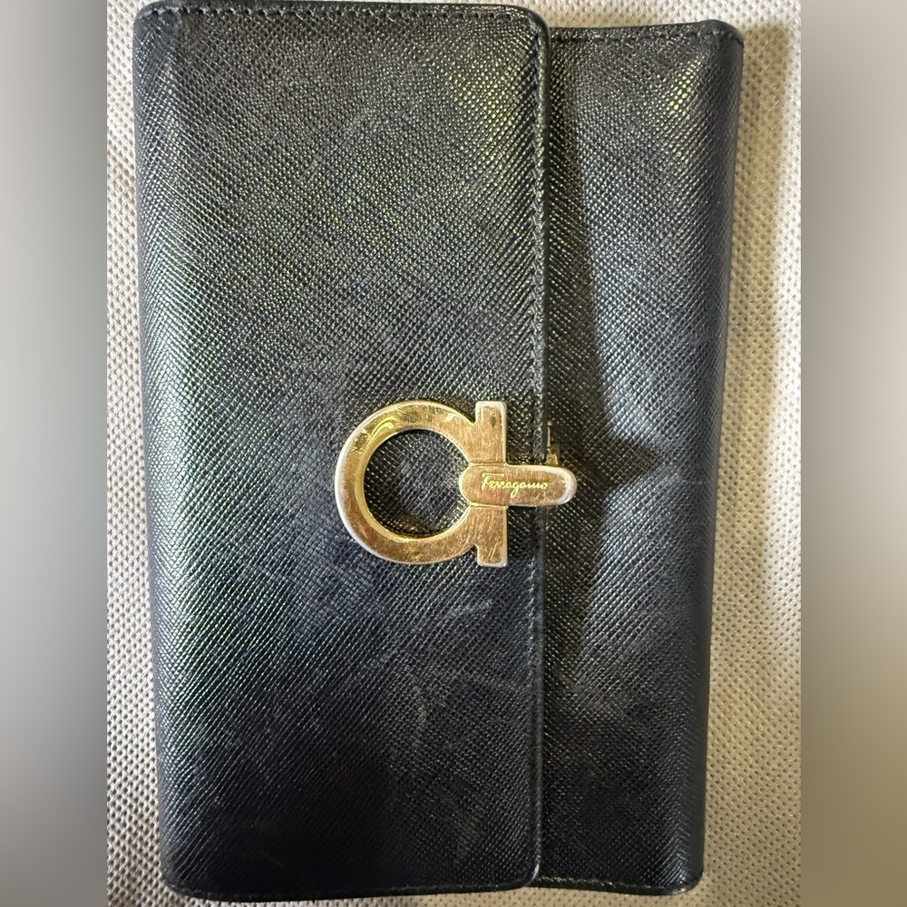 FERRAGAMO WALLET AV SHOW